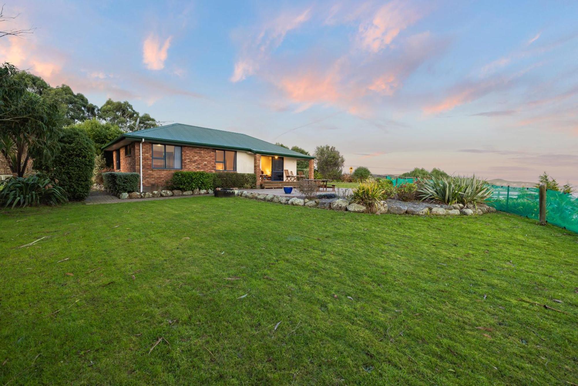 Ocean & Mountain Views - Kaikoura Villa Exterior photo